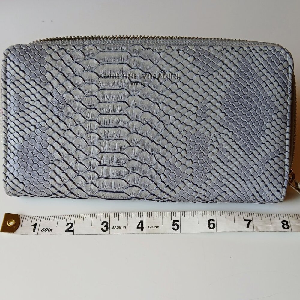 GUC Adrienne Vittadini Faux Leather Animal Scale Textured Full Zip Wallet - Picture 1 of 7